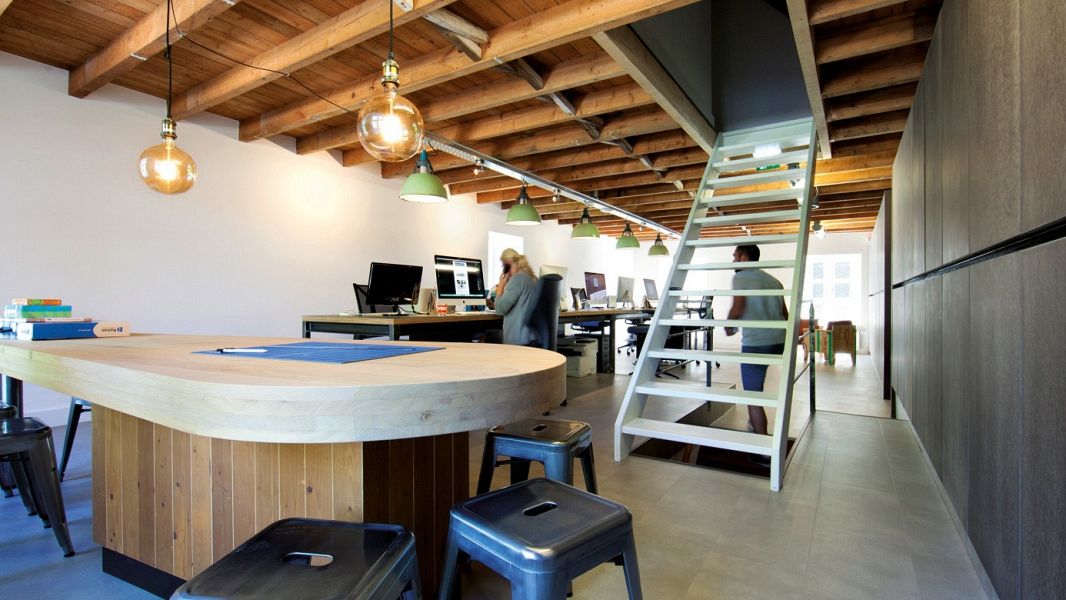 Moet ik sta of zit bureaus…