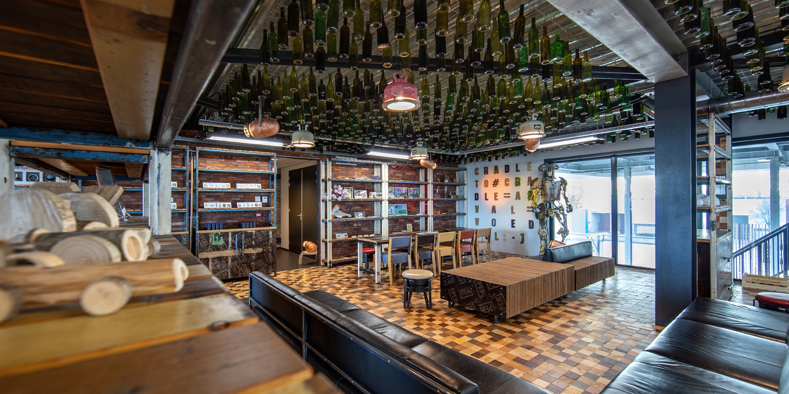 Circulair interieur van het Upcyclecentrum Almere