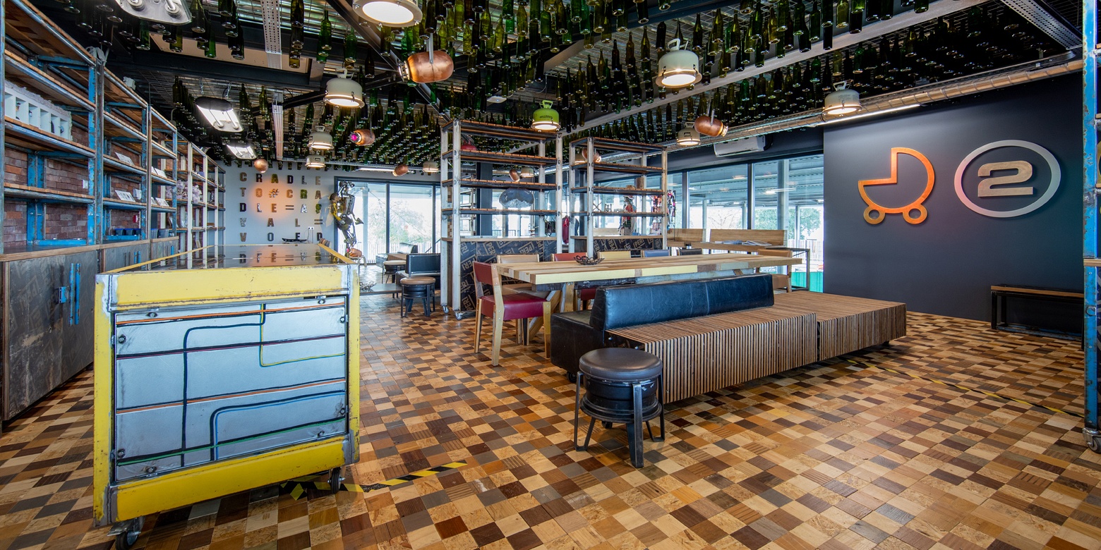 Circulair interieur van het Upcyclecentrum Almere