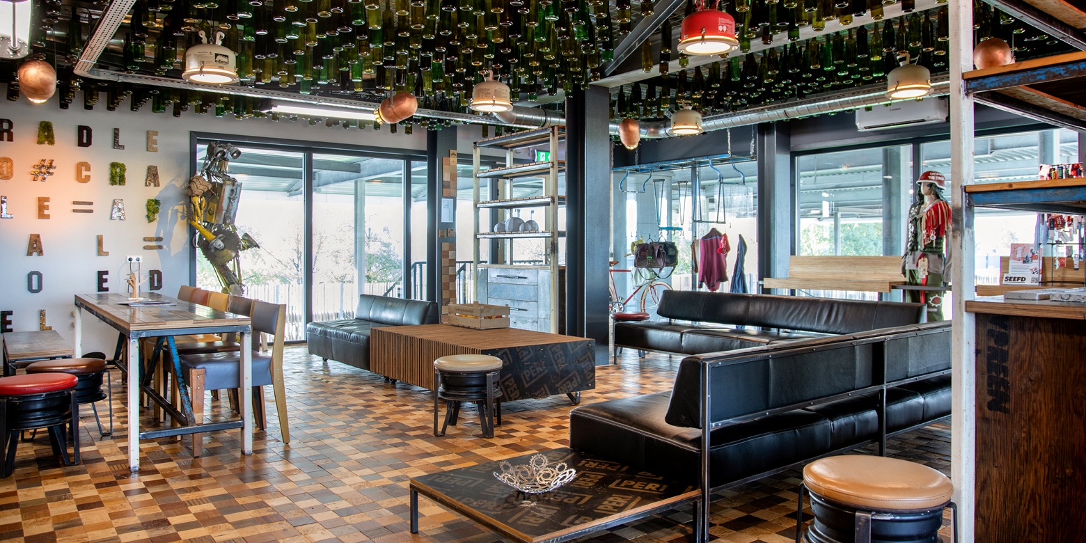 Circulair interieur van het Upcyclecentrum Almere