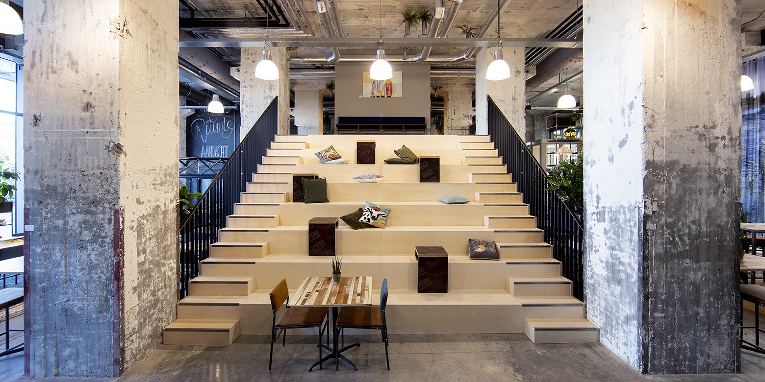 Kantoor interieur van SNS Expertisecentrum Maastricht