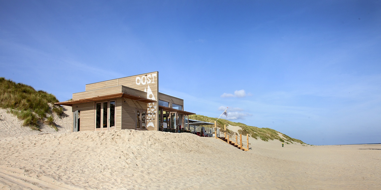 Horeca interieur van strandpaviljoen Oost Vlieland