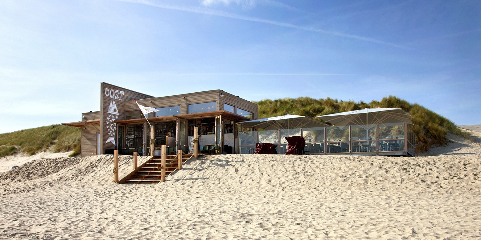 Horeca interieur van strandpaviljoen Oost Vlieland