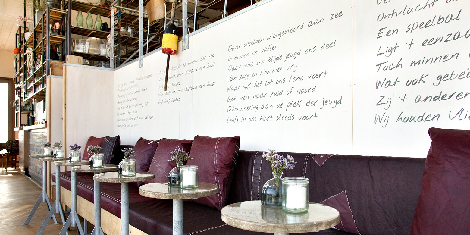 Horeca interieur van strandpaviljoen Oost Vlieland