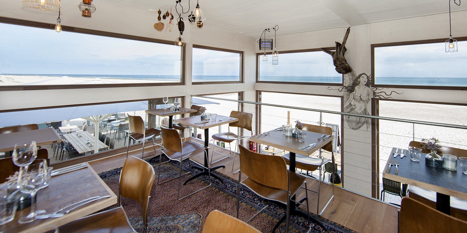 Horeca interieur van strandpaviljoen Oost Vlieland