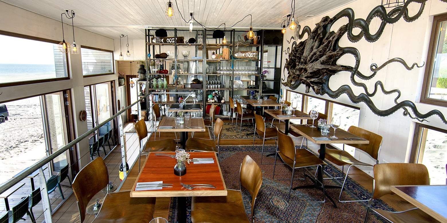 Horeca interieur van strandpaviljoen Oost Vlieland