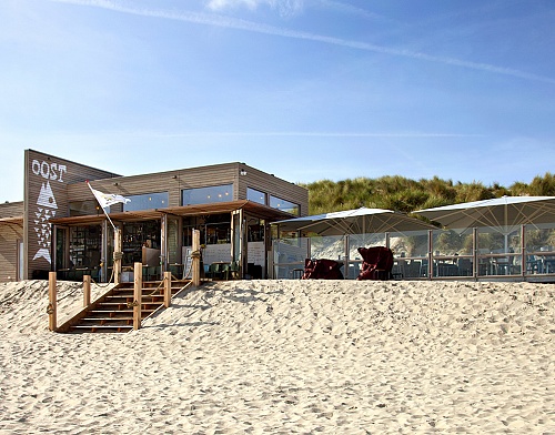 Horeca interieur van strandpaviljoen Oost Vlieland