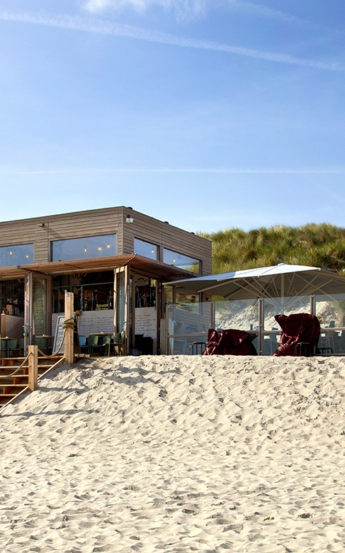 Horeca interieur van strandpaviljoen Oost Vlieland