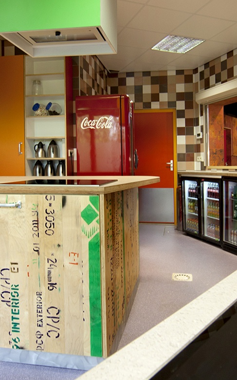 Industrieel Interieur jongerencentrum Dwarz Leiderdorp