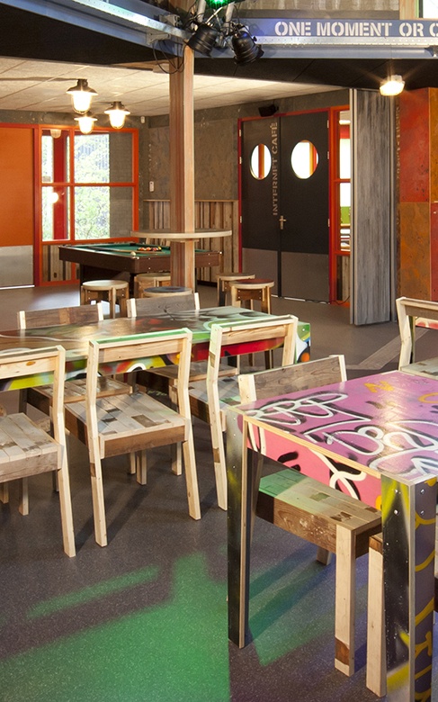 Industrieel Interieur jongerencentrum Dwarz Leiderdorp