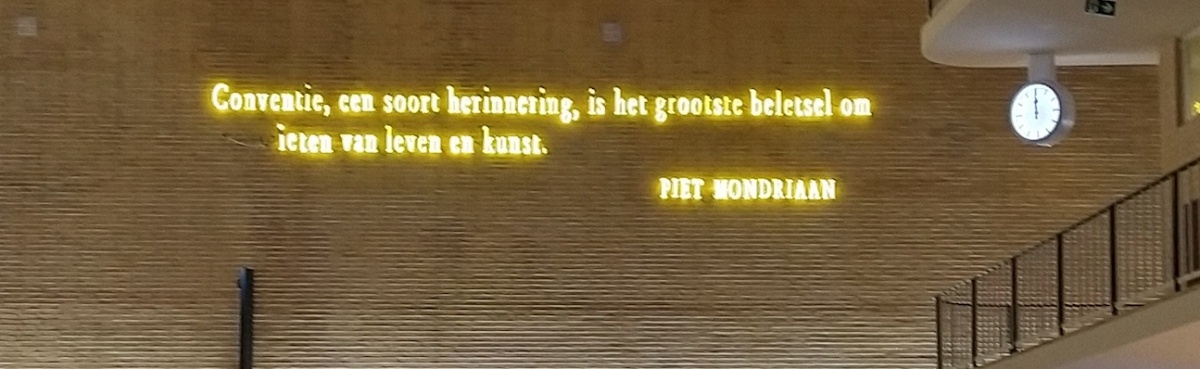 Muziekcafé Helmond: een interieur als van een nachtclub voor doorzakkers