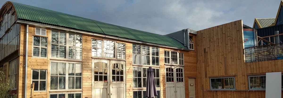 NAR - café der kunsten in Utrecht: een romantisch interieur met DIY-vibe